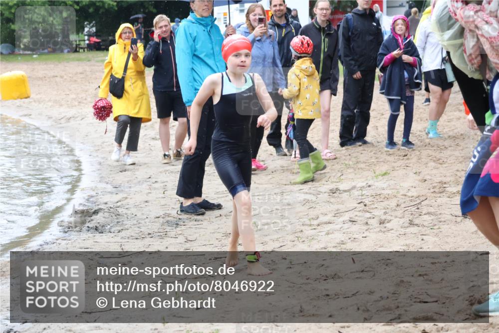 21.06.2025 - 27. Vierlanden-Triathlon Lena Gebhardt http://msf.ph/oto/8046922 15.06.2025 15:02:14 Schwimmen  meine-sportfotos.de