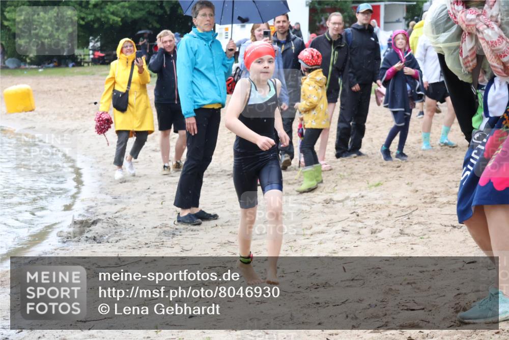 21.06.2025 - 27. Vierlanden-Triathlon Lena Gebhardt http://msf.ph/oto/8046930 15.06.2025 15:02:14 Schwimmen  meine-sportfotos.de