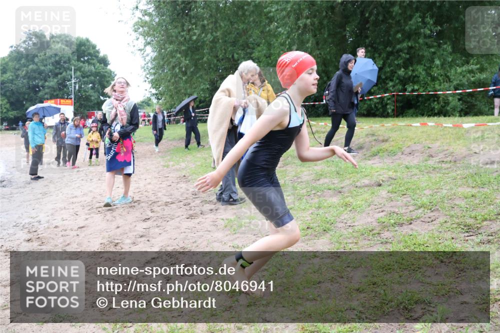21.06.2025 - 27. Vierlanden-Triathlon Lena Gebhardt http://msf.ph/oto/8046941 15.06.2025 15:02:17 Schwimmen  meine-sportfotos.de