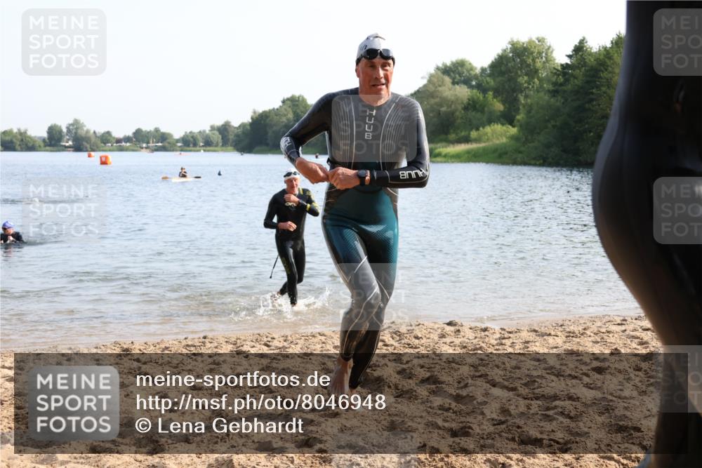 15.06.2025 - 27. Vierlanden-Triathlon Lena Gebhardt http://msf.ph/oto/8046948 15.06.2025 08:44:05 Schwimmen 23, 97, 130, 153, 174, 183 meine-sportfotos.de