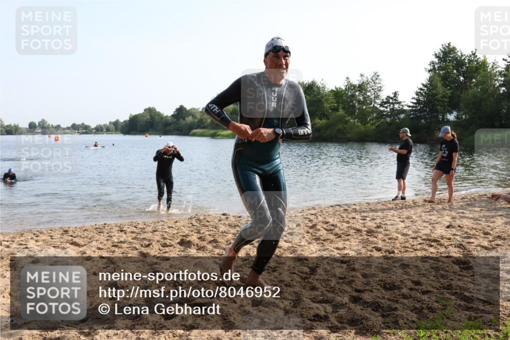 15.06.2025 - 27. Vierlanden-Triathlon Lena Gebhardt http://msf.ph/oto/8046952 15.06.2025 08:44:06 Schwimmen 23, 97, 130, 153, 174, 183 meine-sportfotos.de