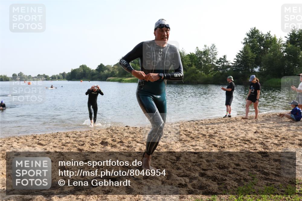 15.06.2025 - 27. Vierlanden-Triathlon Lena Gebhardt http://msf.ph/oto/8046954 15.06.2025 08:44:06 Schwimmen 23, 97, 130, 153, 174, 183 meine-sportfotos.de