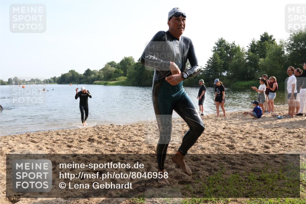 15.06.2025 - 27. Vierlanden-Triathlon Lena Gebhardt http://msf.ph/oto/8046958 15.06.2025 08:44:06 Schwimmen 23, 97, 130, 153, 174, 183 meine-sportfotos.de
