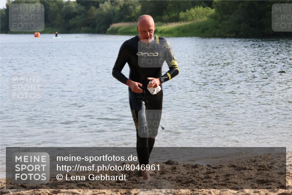 15.06.2025 - 27. Vierlanden-Triathlon Lena Gebhardt http://msf.ph/oto/8046961 15.06.2025 08:44:08 Schwimmen 97, 130, 153, 174, 183 meine-sportfotos.de