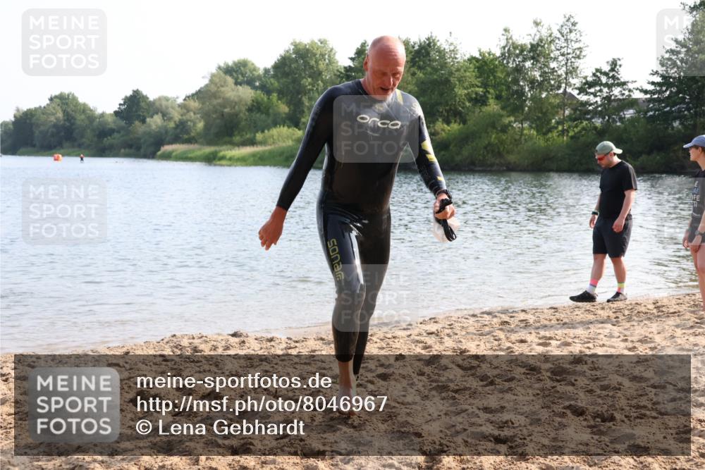 15.06.2025 - 27. Vierlanden-Triathlon Lena Gebhardt http://msf.ph/oto/8046967 15.06.2025 08:44:11 Schwimmen 97, 130, 153, 173, 174 meine-sportfotos.de