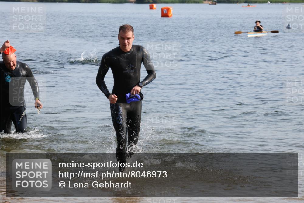 15.06.2025 - 27. Vierlanden-Triathlon Lena Gebhardt http://msf.ph/oto/8046973 15.06.2025 08:44:13 Schwimmen 97, 130, 153, 173, 174 meine-sportfotos.de