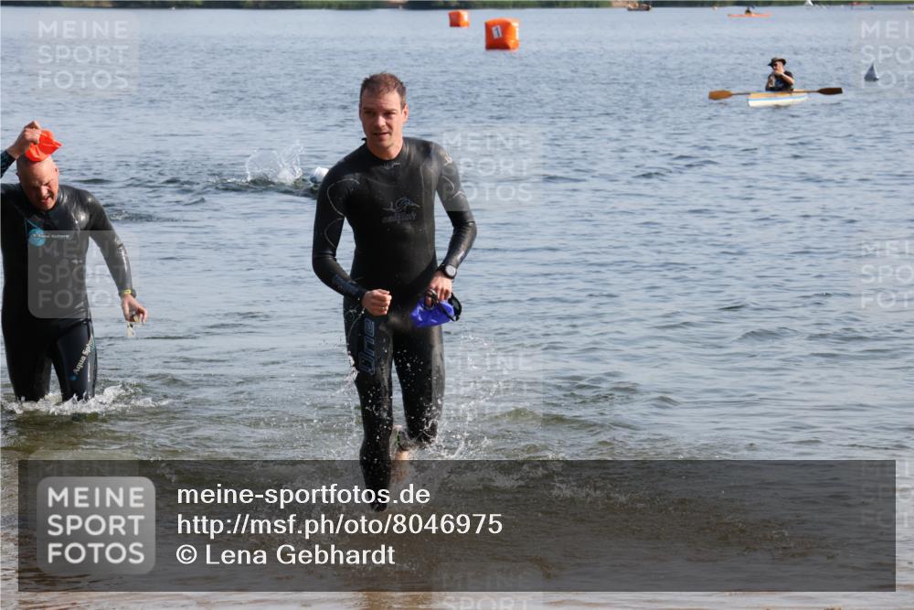 15.06.2025 - 27. Vierlanden-Triathlon Lena Gebhardt http://msf.ph/oto/8046975 15.06.2025 08:44:13 Schwimmen 97, 130, 153, 173, 174 meine-sportfotos.de