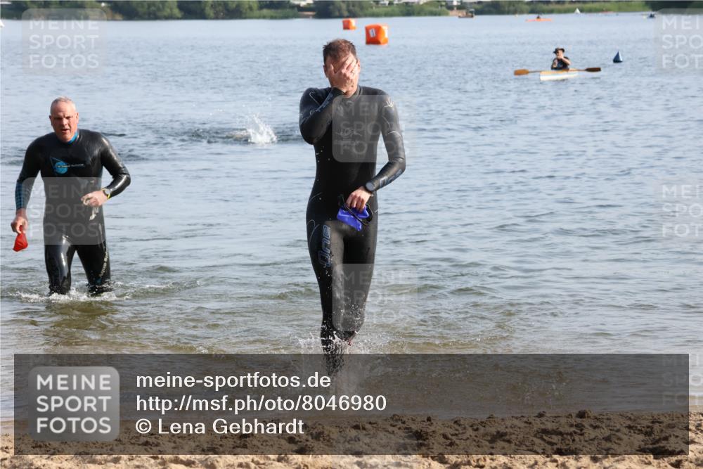 15.06.2025 - 27. Vierlanden-Triathlon Lena Gebhardt http://msf.ph/oto/8046980 15.06.2025 08:44:13 Schwimmen 97, 130, 153, 173, 174 meine-sportfotos.de