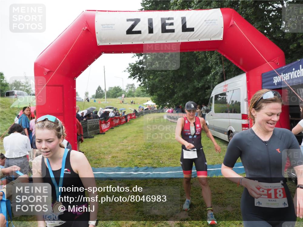 21.06.2025 - 27. Vierlanden-Triathlon MichiJ http://msf.ph/oto/8046983 15.06.2026 14:09:10 Ziel 218, 1180, 1230 meine-sportfotos.de