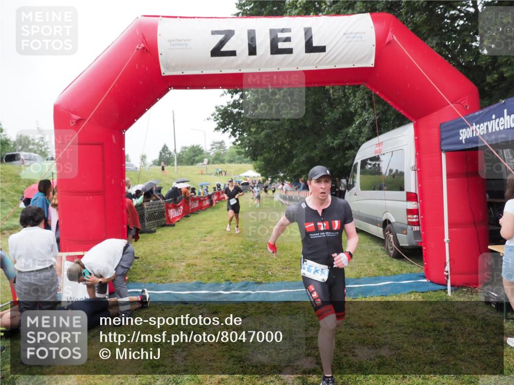 21.06.2025 - 27. Vierlanden-Triathlon MichiJ http://msf.ph/oto/8047000 15.06.2026 14:09:25 Ziel 1133, 1191, 1222 meine-sportfotos.de