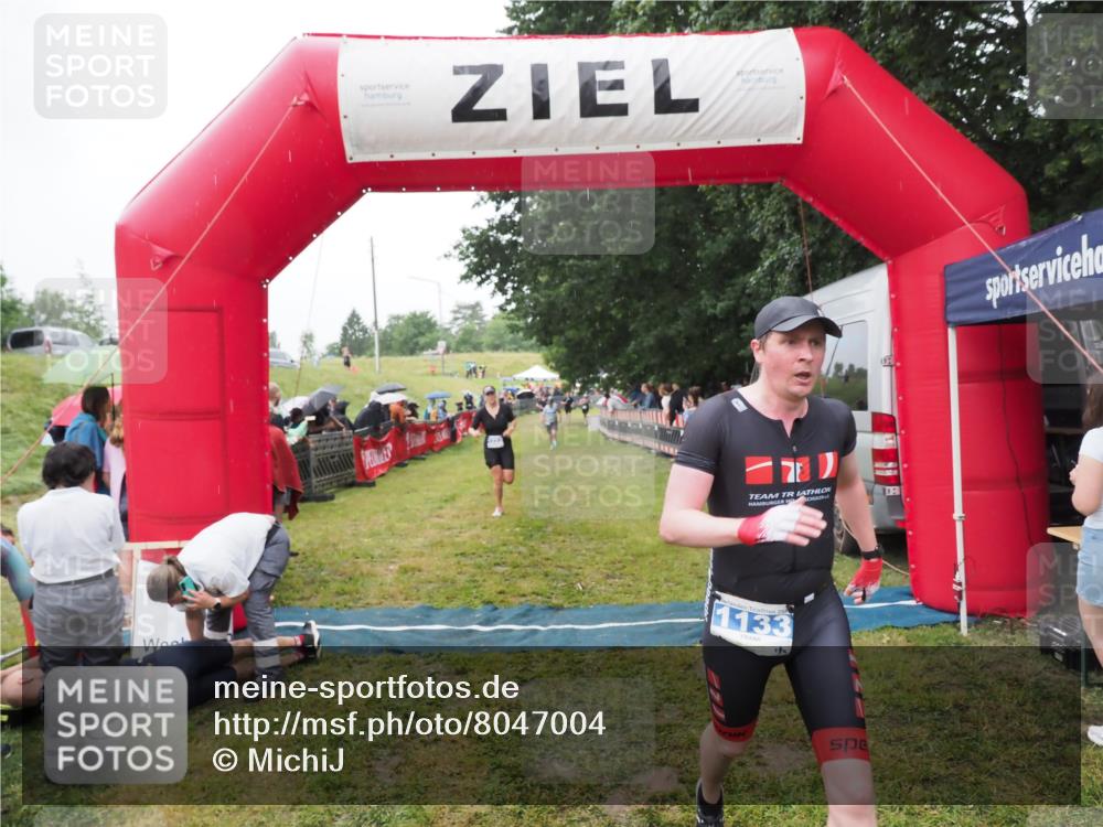 21.06.2025 - 27. Vierlanden-Triathlon MichiJ http://msf.ph/oto/8047004 15.06.2026 14:09:25 Ziel 1133, 1191, 1222 meine-sportfotos.de