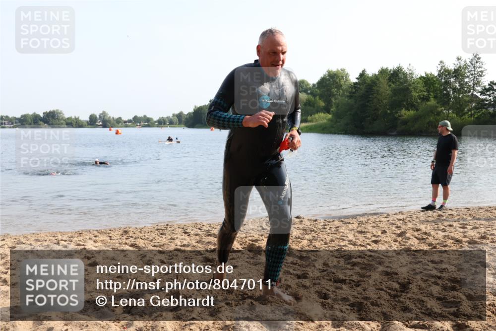 15.06.2025 - 27. Vierlanden-Triathlon Lena Gebhardt http://msf.ph/oto/8047011 15.06.2025 08:44:21 Schwimmen 130, 173, 174 meine-sportfotos.de