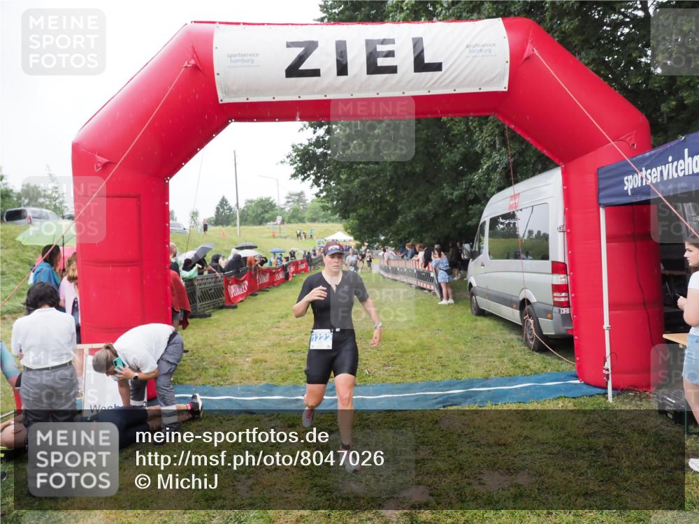 21.06.2025 - 27. Vierlanden-Triathlon MichiJ http://msf.ph/oto/8047026 15.06.2026 14:09:27 Ziel 1133, 1190, 1191, 1222 meine-sportfotos.de