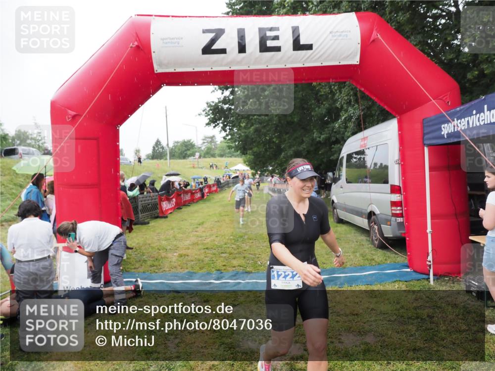 21.06.2025 - 27. Vierlanden-Triathlon MichiJ http://msf.ph/oto/8047036 15.06.2026 14:09:28 Ziel 1133, 1190, 1191, 1222 meine-sportfotos.de