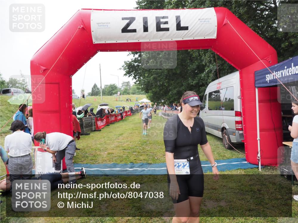 21.06.2025 - 27. Vierlanden-Triathlon MichiJ http://msf.ph/oto/8047038 15.06.2026 14:09:28 Ziel 1133, 1190, 1191, 1222 meine-sportfotos.de