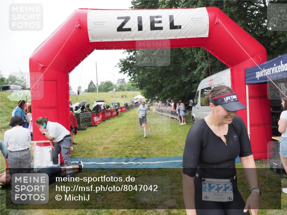 21.06.2025 - 27. Vierlanden-Triathlon MichiJ http://msf.ph/oto/8047042 15.06.2026 14:09:29 Ziel 1133, 1190, 1191, 1222 meine-sportfotos.de
