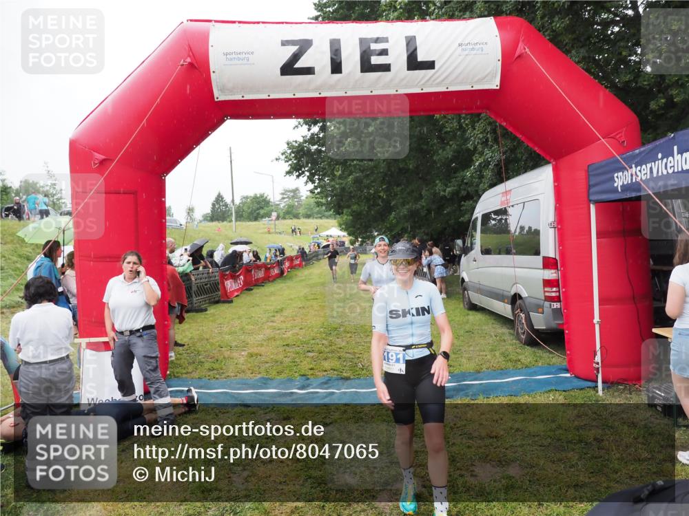 21.06.2025 - 27. Vierlanden-Triathlon MichiJ http://msf.ph/oto/8047065 15.06.2026 14:09:31 Ziel 687, 1133, 1190, 1191, 1222 meine-sportfotos.de