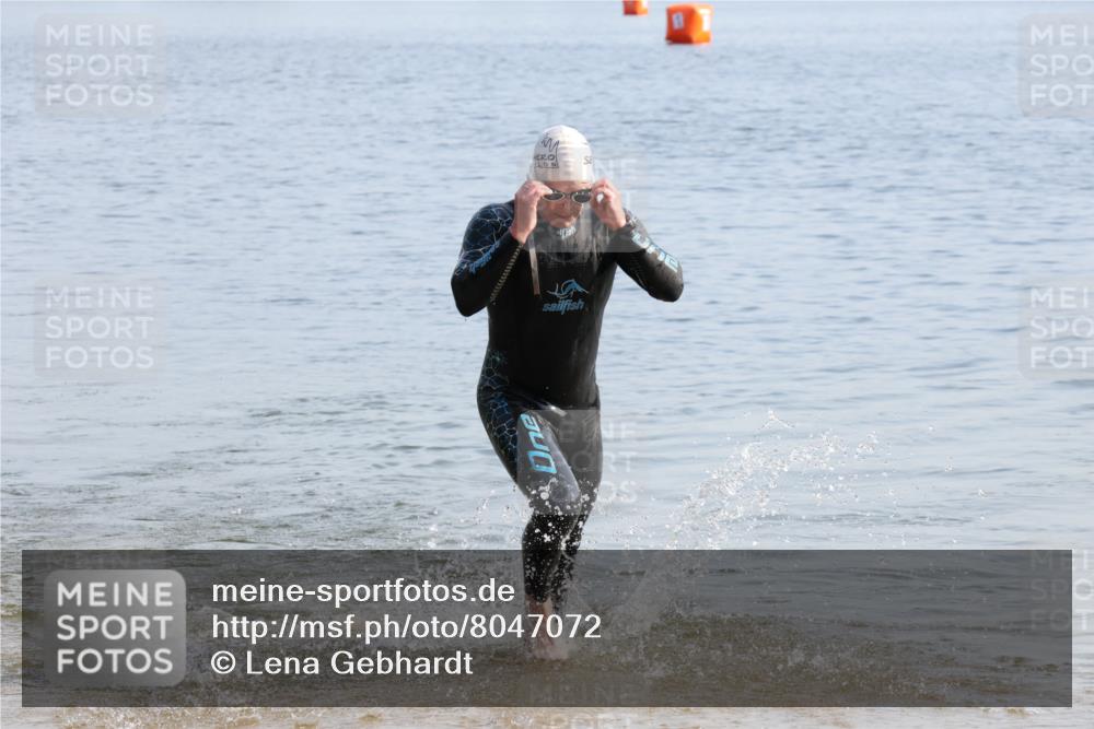 15.06.2025 - 27. Vierlanden-Triathlon Lena Gebhardt http://msf.ph/oto/8047072 15.06.2025 08:44:51 Schwimmen 81, 160 meine-sportfotos.de