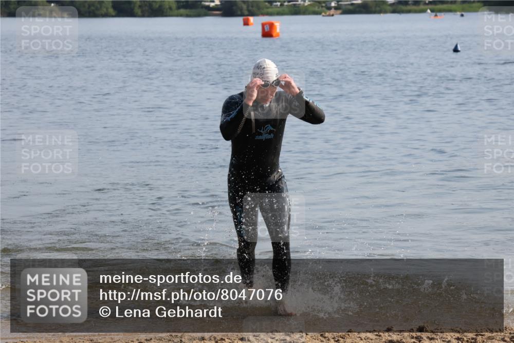 15.06.2025 - 27. Vierlanden-Triathlon Lena Gebhardt http://msf.ph/oto/8047076 15.06.2025 08:44:51 Schwimmen 81, 160 meine-sportfotos.de