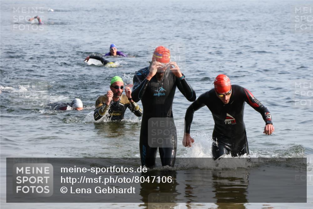 15.06.2025 - 27. Vierlanden-Triathlon Lena Gebhardt http://msf.ph/oto/8047106 15.06.2025 08:45:29 Schwimmen 104, 116, 145 meine-sportfotos.de