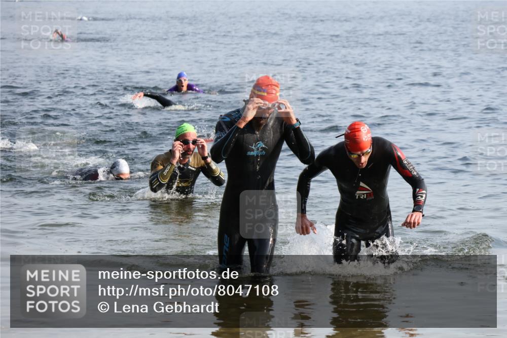 15.06.2025 - 27. Vierlanden-Triathlon Lena Gebhardt http://msf.ph/oto/8047108 15.06.2025 08:45:29 Schwimmen 104, 116, 145 meine-sportfotos.de