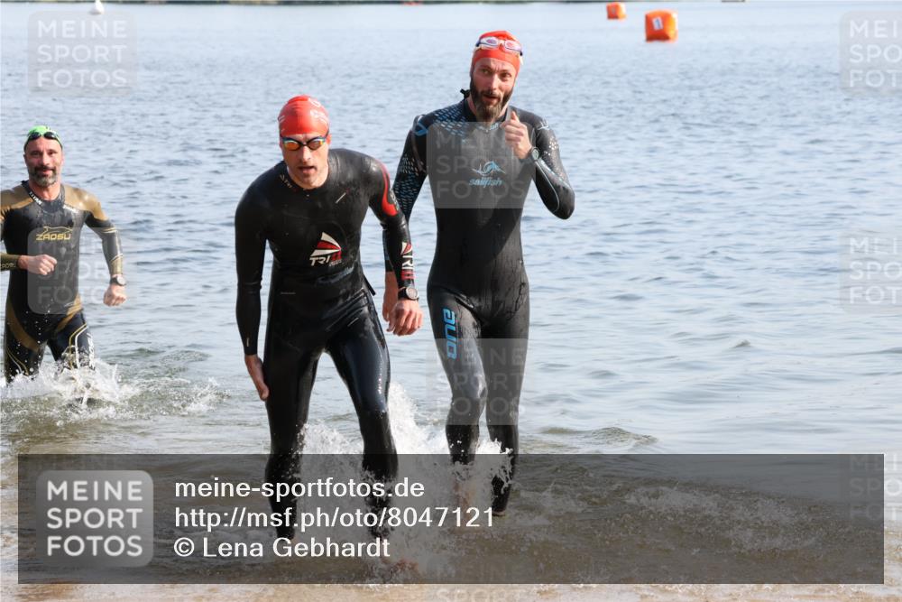 15.06.2025 - 27. Vierlanden-Triathlon Lena Gebhardt http://msf.ph/oto/8047121 15.06.2025 08:45:34 Schwimmen 104, 116, 125, 145 meine-sportfotos.de
