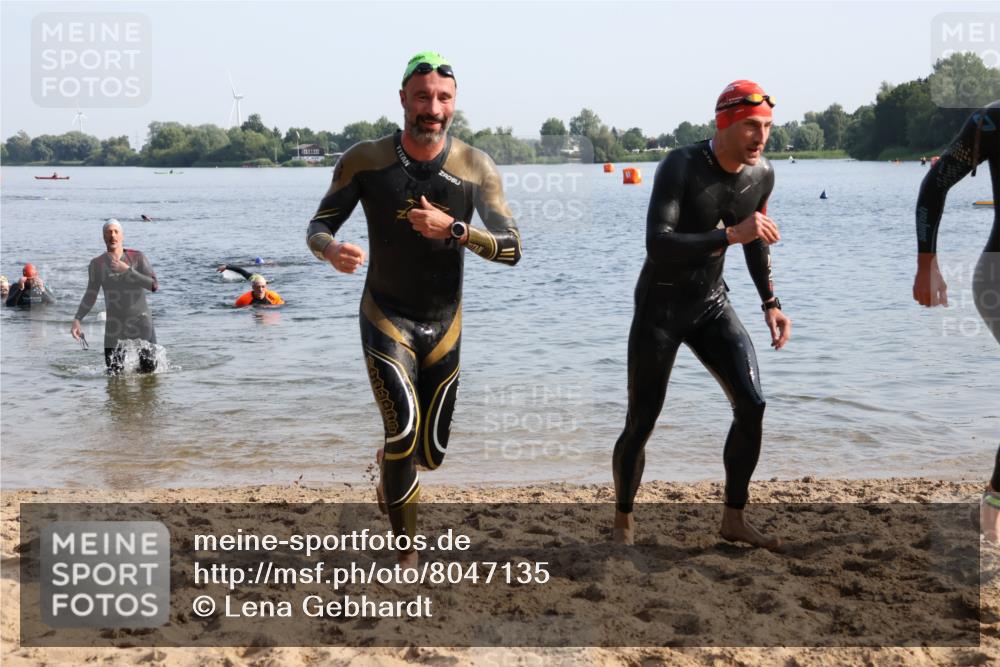 15.06.2025 - 27. Vierlanden-Triathlon Lena Gebhardt http://msf.ph/oto/8047135 15.06.2025 08:45:37 Schwimmen 104, 116, 125, 145 meine-sportfotos.de