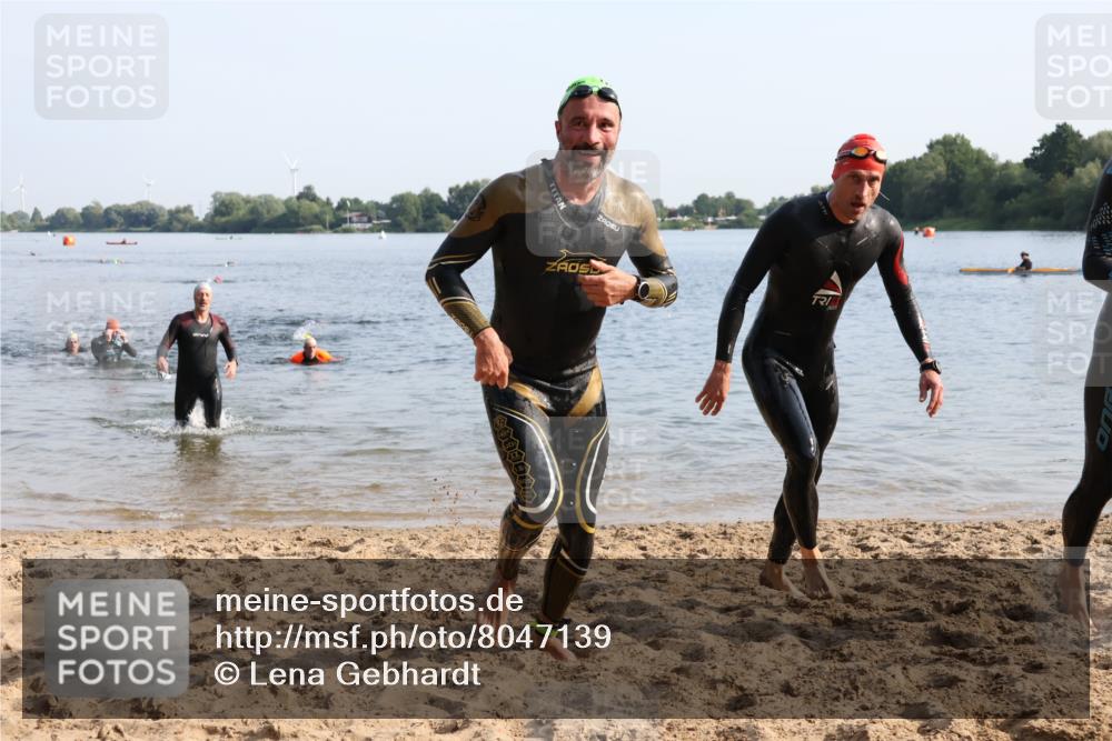15.06.2025 - 27. Vierlanden-Triathlon Lena Gebhardt http://msf.ph/oto/8047139 15.06.2025 08:45:38 Schwimmen 104, 116, 125, 145 meine-sportfotos.de