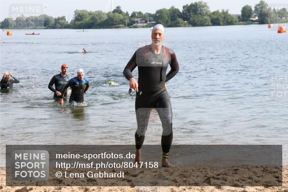 15.06.2025 - 27. Vierlanden-Triathlon Lena Gebhardt http://msf.ph/oto/8047158 15.06.2025 08:45:42 Schwimmen 13, 104, 116, 125, 145, 150 meine-sportfotos.de