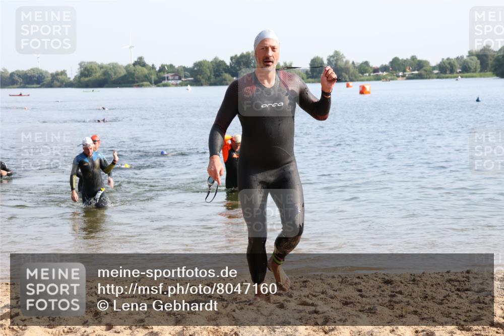 15.06.2025 - 27. Vierlanden-Triathlon Lena Gebhardt http://msf.ph/oto/8047160 15.06.2025 08:45:44 Schwimmen 13, 104, 106, 116, 125, 145, 150 meine-sportfotos.de