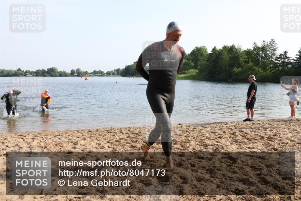 15.06.2025 - 27. Vierlanden-Triathlon Lena Gebhardt http://msf.ph/oto/8047173 15.06.2025 08:45:46 Schwimmen 13, 104, 106, 116, 125, 142, 145, 150 meine-sportfotos.de