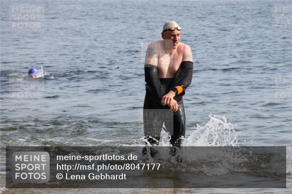 15.06.2025 - 27. Vierlanden-Triathlon Lena Gebhardt http://msf.ph/oto/8047177 15.06.2025 08:45:48 Schwimmen 13, 104, 106, 116, 125, 142, 150 meine-sportfotos.de