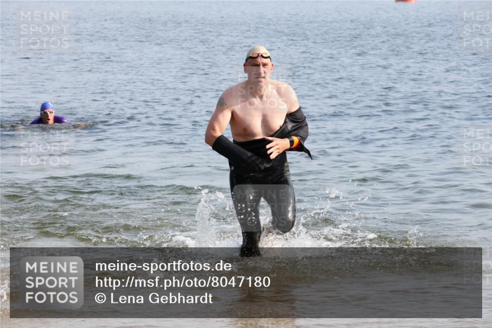 15.06.2025 - 27. Vierlanden-Triathlon Lena Gebhardt http://msf.ph/oto/8047180 15.06.2025 08:45:48 Schwimmen 13, 104, 106, 116, 125, 142, 150 meine-sportfotos.de
