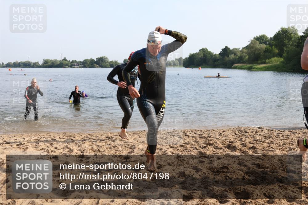 15.06.2025 - 27. Vierlanden-Triathlon Lena Gebhardt http://msf.ph/oto/8047198 15.06.2025 08:45:52 Schwimmen 13, 106, 125, 134, 142, 150, 152 meine-sportfotos.de