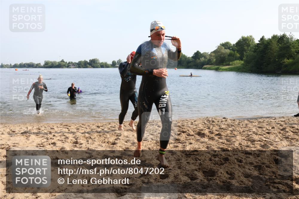 15.06.2025 - 27. Vierlanden-Triathlon Lena Gebhardt http://msf.ph/oto/8047202 15.06.2025 08:45:53 Schwimmen 13, 106, 125, 134, 142, 150, 152 meine-sportfotos.de