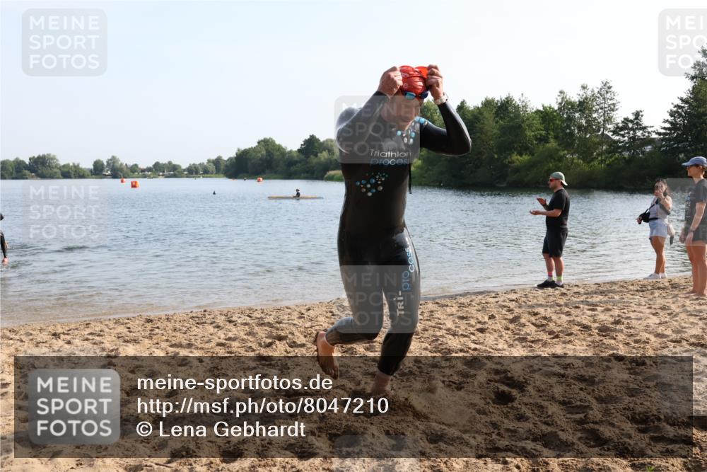 15.06.2025 - 27. Vierlanden-Triathlon Lena Gebhardt http://msf.ph/oto/8047210 15.06.2025 08:45:54 Schwimmen 13, 106, 125, 134, 142, 150, 152 meine-sportfotos.de