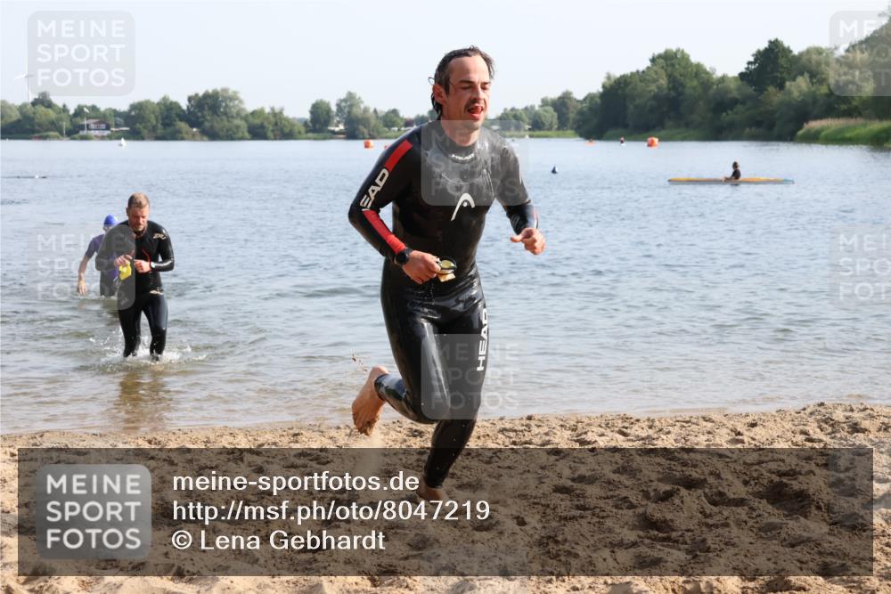 15.06.2025 - 27. Vierlanden-Triathlon Lena Gebhardt http://msf.ph/oto/8047219 15.06.2025 08:45:57 Schwimmen 13, 106, 134, 142, 150, 152, 194 meine-sportfotos.de