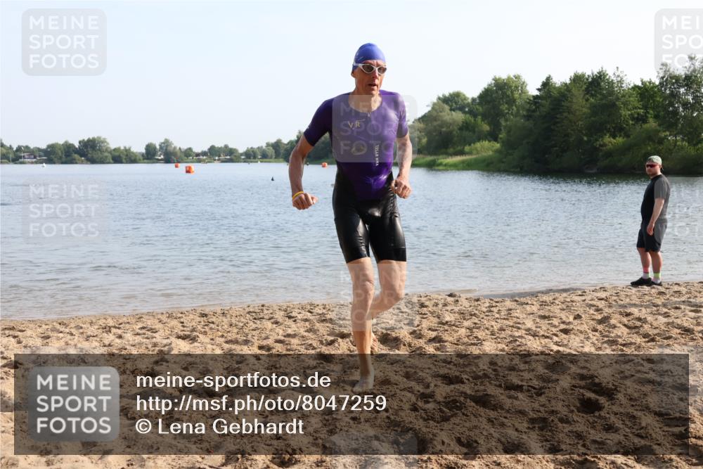 15.06.2025 - 27. Vierlanden-Triathlon Lena Gebhardt http://msf.ph/oto/8047259 15.06.2025 08:46:06 Schwimmen 134, 142, 152, 194 meine-sportfotos.de