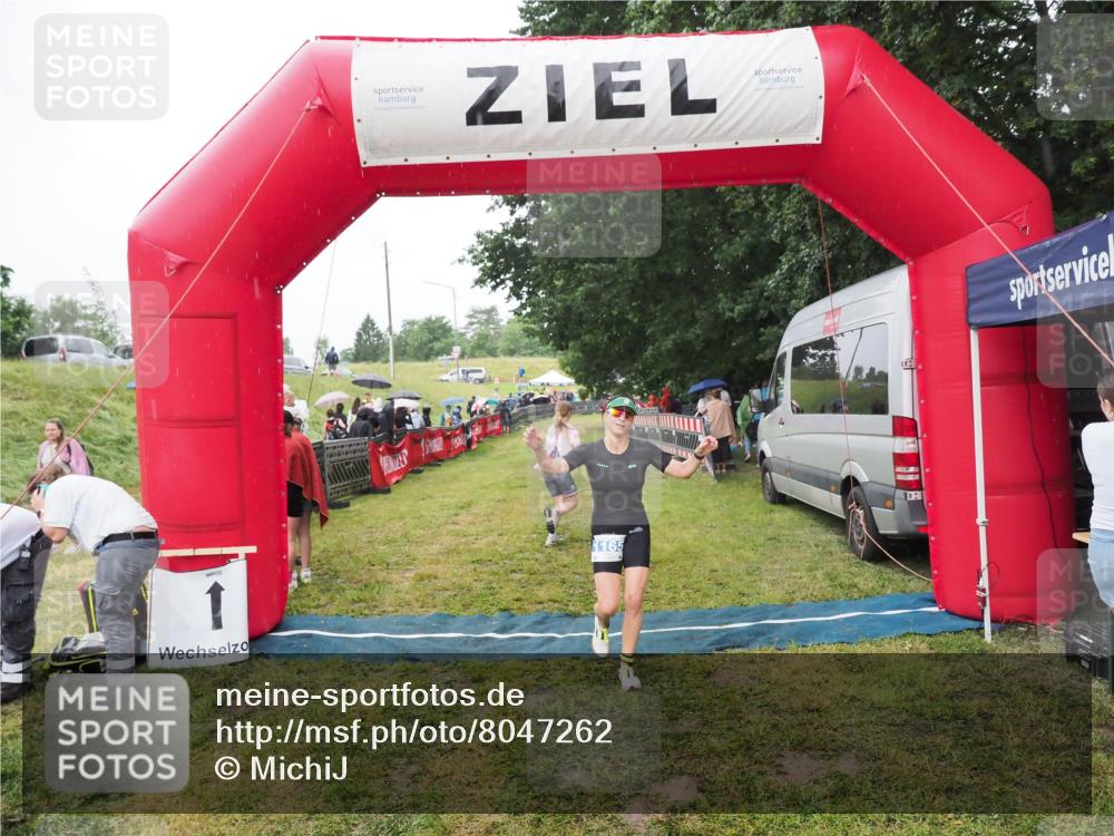 21.06.2025 - 27. Vierlanden-Triathlon MichiJ http://msf.ph/oto/8047262 15.06.2026 14:10:59 Ziel 1165 meine-sportfotos.de