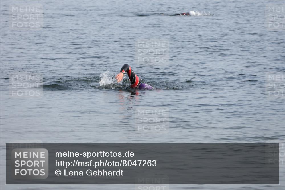 15.06.2025 - 27. Vierlanden-Triathlon Lena Gebhardt http://msf.ph/oto/8047263 15.06.2025 08:46:23 Schwimmen  meine-sportfotos.de