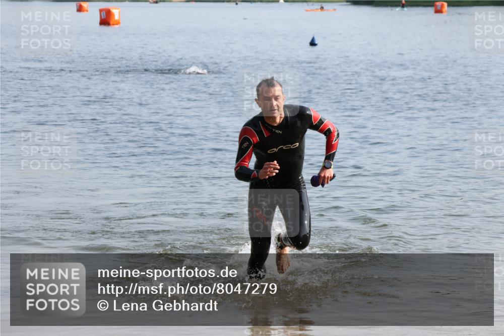 15.06.2025 - 27. Vierlanden-Triathlon Lena Gebhardt http://msf.ph/oto/8047279 15.06.2025 08:46:40 Schwimmen 161 meine-sportfotos.de