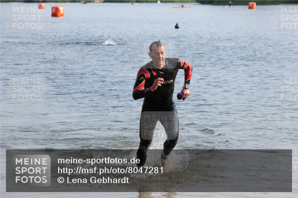 15.06.2025 - 27. Vierlanden-Triathlon Lena Gebhardt http://msf.ph/oto/8047281 15.06.2025 08:46:40 Schwimmen 161 meine-sportfotos.de