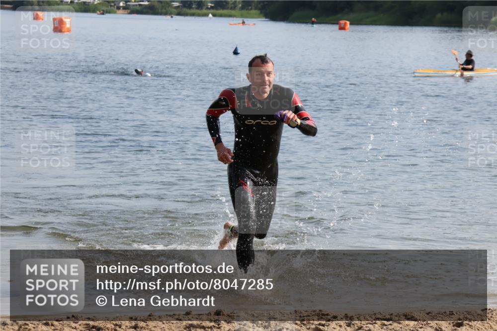 15.06.2025 - 27. Vierlanden-Triathlon Lena Gebhardt http://msf.ph/oto/8047285 15.06.2025 08:46:40 Schwimmen 161 meine-sportfotos.de