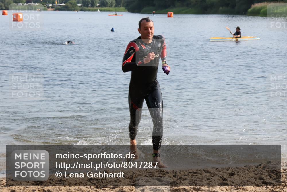15.06.2025 - 27. Vierlanden-Triathlon Lena Gebhardt http://msf.ph/oto/8047287 15.06.2025 08:46:40 Schwimmen 161 meine-sportfotos.de