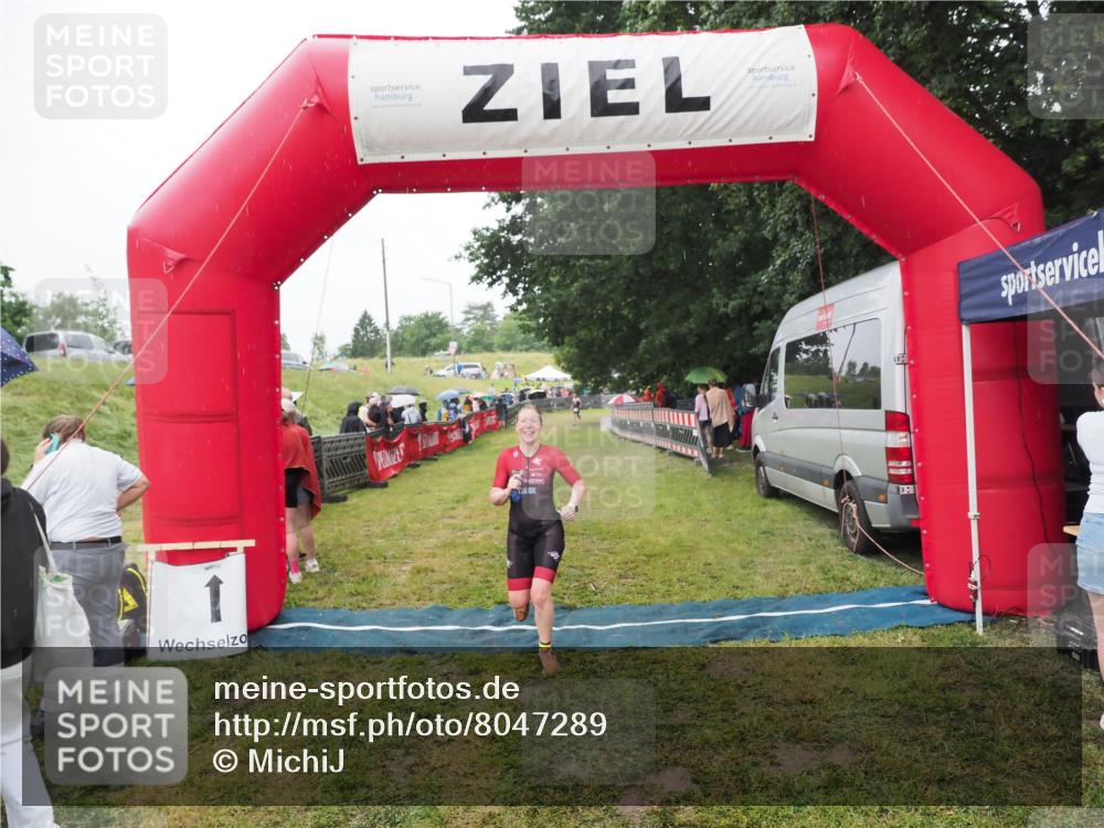 21.06.2025 - 27. Vierlanden-Triathlon MichiJ http://msf.ph/oto/8047289 15.06.2026 14:11:11 Ziel 1178 meine-sportfotos.de