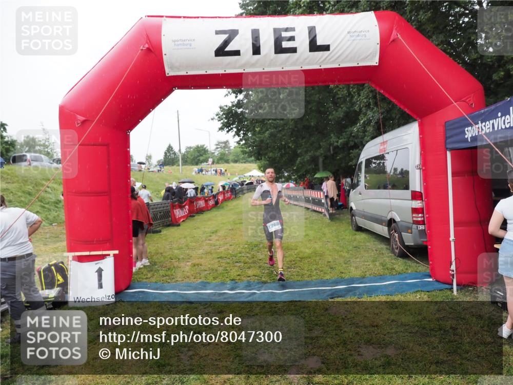 21.06.2025 - 27. Vierlanden-Triathlon MichiJ http://msf.ph/oto/8047300 15.06.2026 14:11:19 Ziel 1268 meine-sportfotos.de
