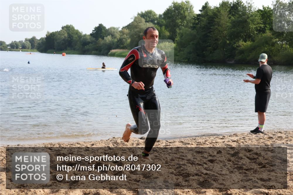15.06.2025 - 27. Vierlanden-Triathlon Lena Gebhardt http://msf.ph/oto/8047302 15.06.2025 08:46:42 Schwimmen 161 meine-sportfotos.de