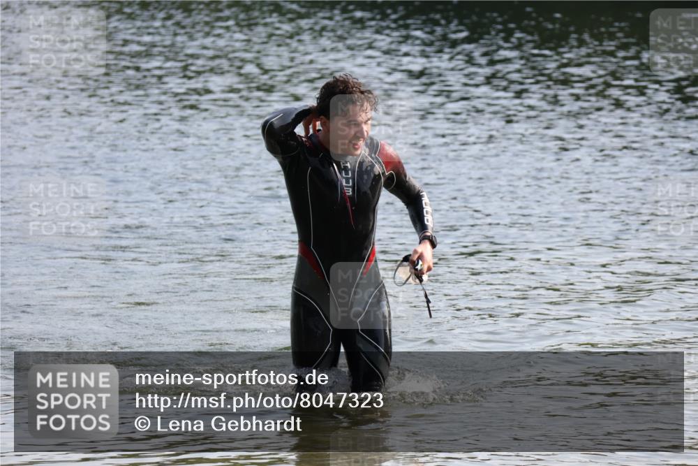 15.06.2025 - 27. Vierlanden-Triathlon Lena Gebhardt http://msf.ph/oto/8047323 15.06.2025 08:47:29 Schwimmen 48 meine-sportfotos.de
