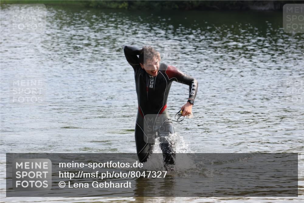 15.06.2025 - 27. Vierlanden-Triathlon Lena Gebhardt http://msf.ph/oto/8047327 15.06.2025 08:47:30 Schwimmen 48 meine-sportfotos.de