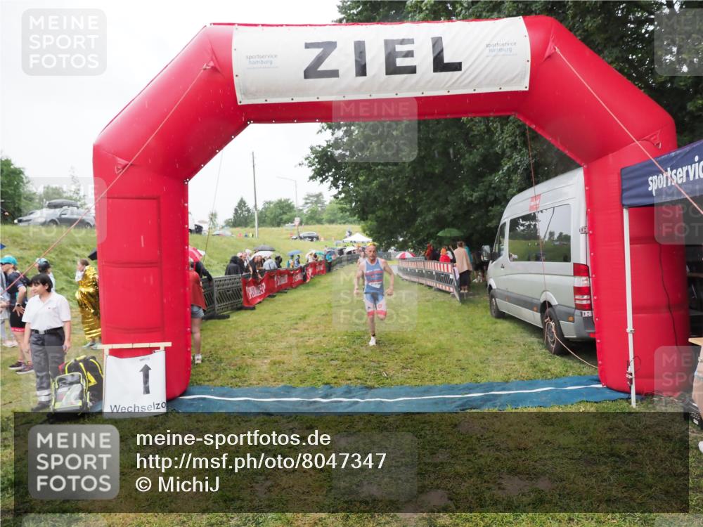 21.06.2025 - 27. Vierlanden-Triathlon MichiJ http://msf.ph/oto/8047347 15.06.2026 14:12:35 Ziel 19, 1279 meine-sportfotos.de